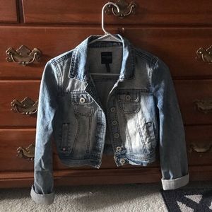 Cropped denim jacket